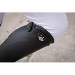 PÉNÉLOPE Mini- Chaps Softy Noires - Enfant -Caval’Style Boutique mini chaps softy noires junior 1 2