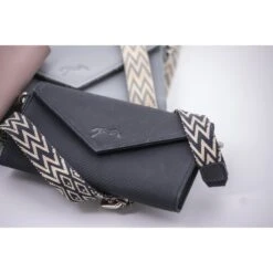 PÉNÉLOPE New Phone Pocket Perforée - Marine -Caval’Style Boutique new phone pocket perforee marine 4