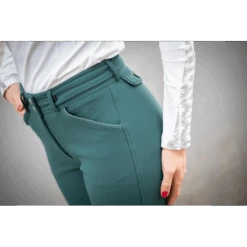 PÉNÉLOPE Pantalon D'Équitation Point Sellier - Vert Forêt 11 PÉNÉLOPE Pantalon D'Équitation Point Sellier - Vert Forêt -Caval’Style Boutique pantalon d equitation point sellier vert foret 4