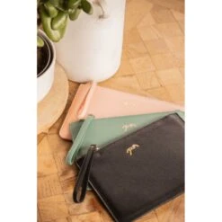 PÉNÉLOPE Pochette Plate - Vert Sauge -Caval’Style Boutique pochette plate vert sauge 4