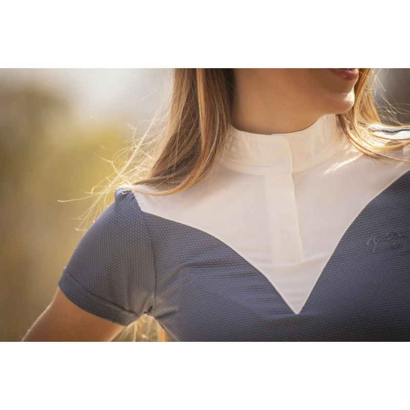 PÉNÉLOPE Polo De Concours Las Honey Manches Courtes - Bering Sea 3 PÉNÉLOPE Polo De Concours Las Honey Manches Courtes - Bering Sea – Image 3