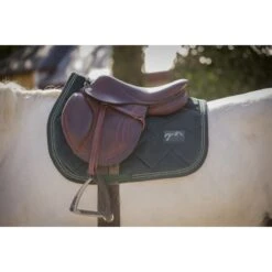 PÉNÉLOPE Tapis De Selle Eden By Pénélope New Strass - Vert Foncé -Caval’Style Boutique tapis de selle eden by penelope new strass vert fonce 2